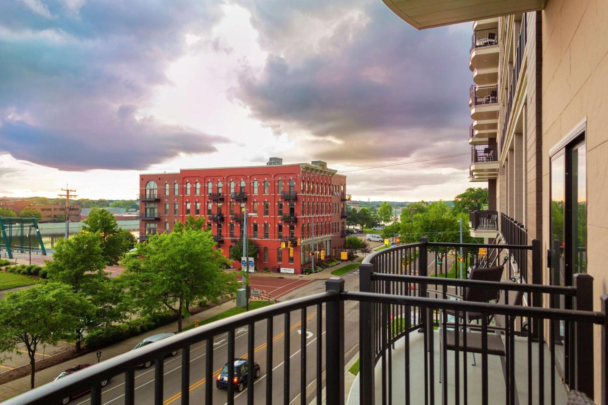 Embassy Suites By Hilton Grand Rapids Downtown Dış mekan fotoğraf